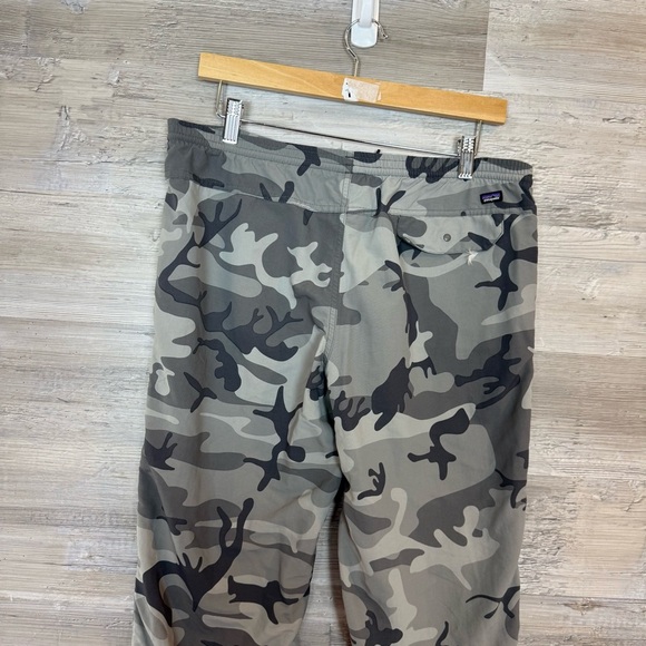 Patagonia Men's Gray Camouflage Hiking Pants - Picture 4 of 6